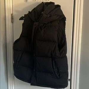 Aritzia the Super Puff Vest